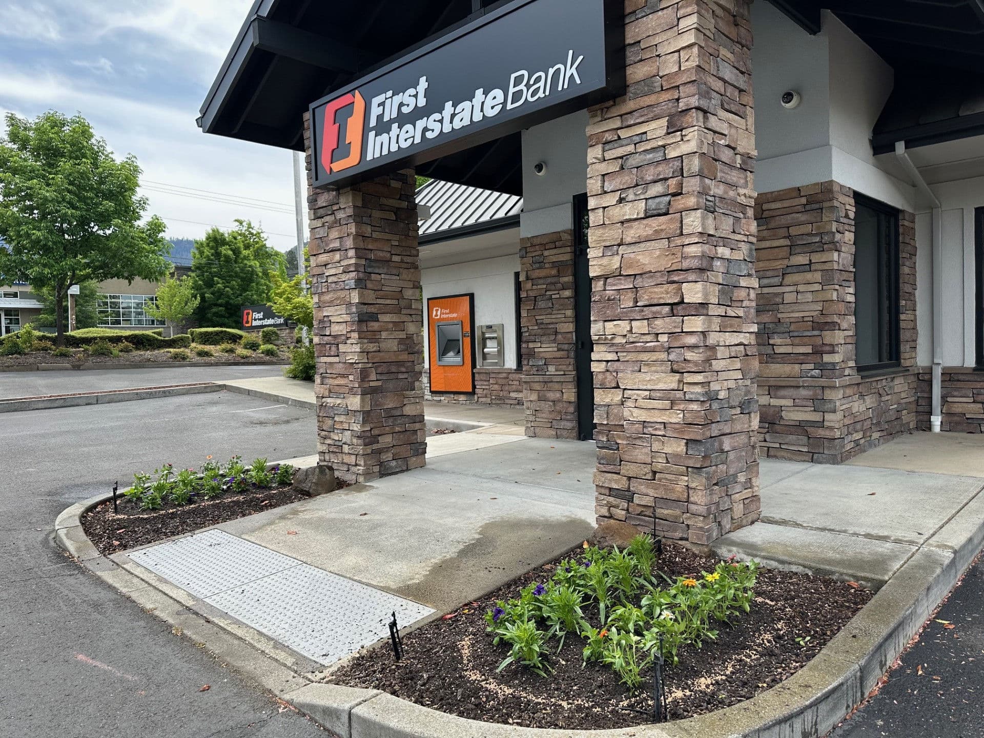 Project Professional Commercial Landscaping in Ashland OR image